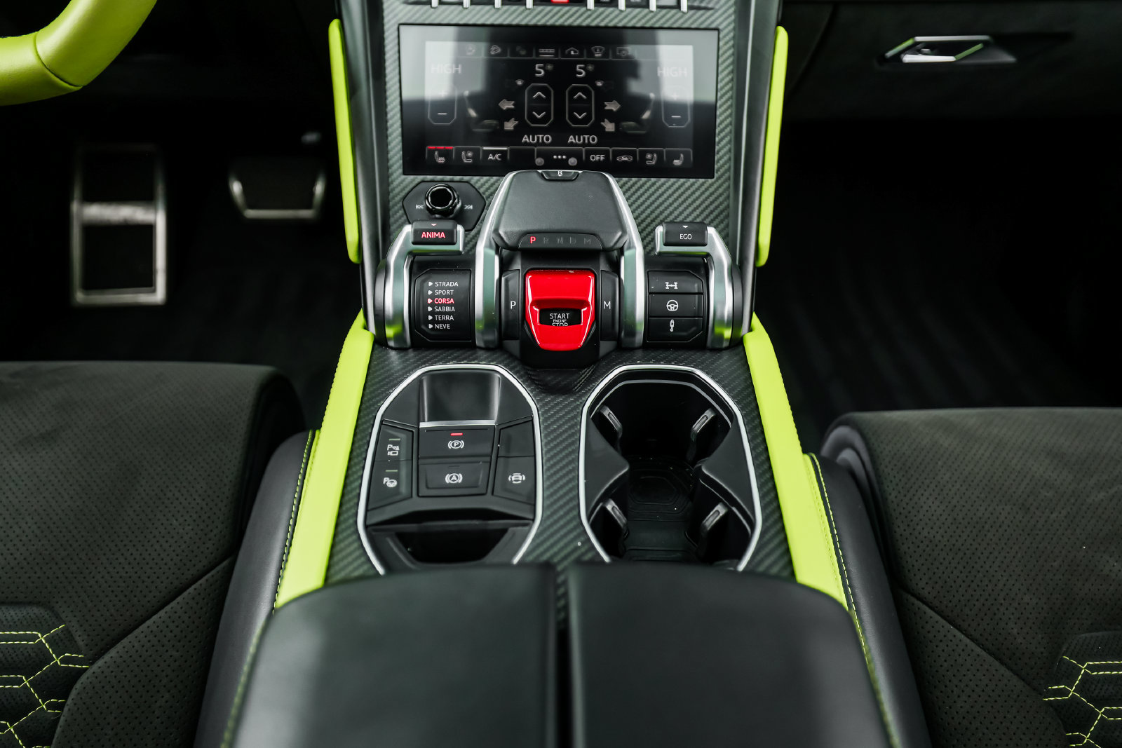 Used 2022 Lamborghini Urus AWD/4WD image 33