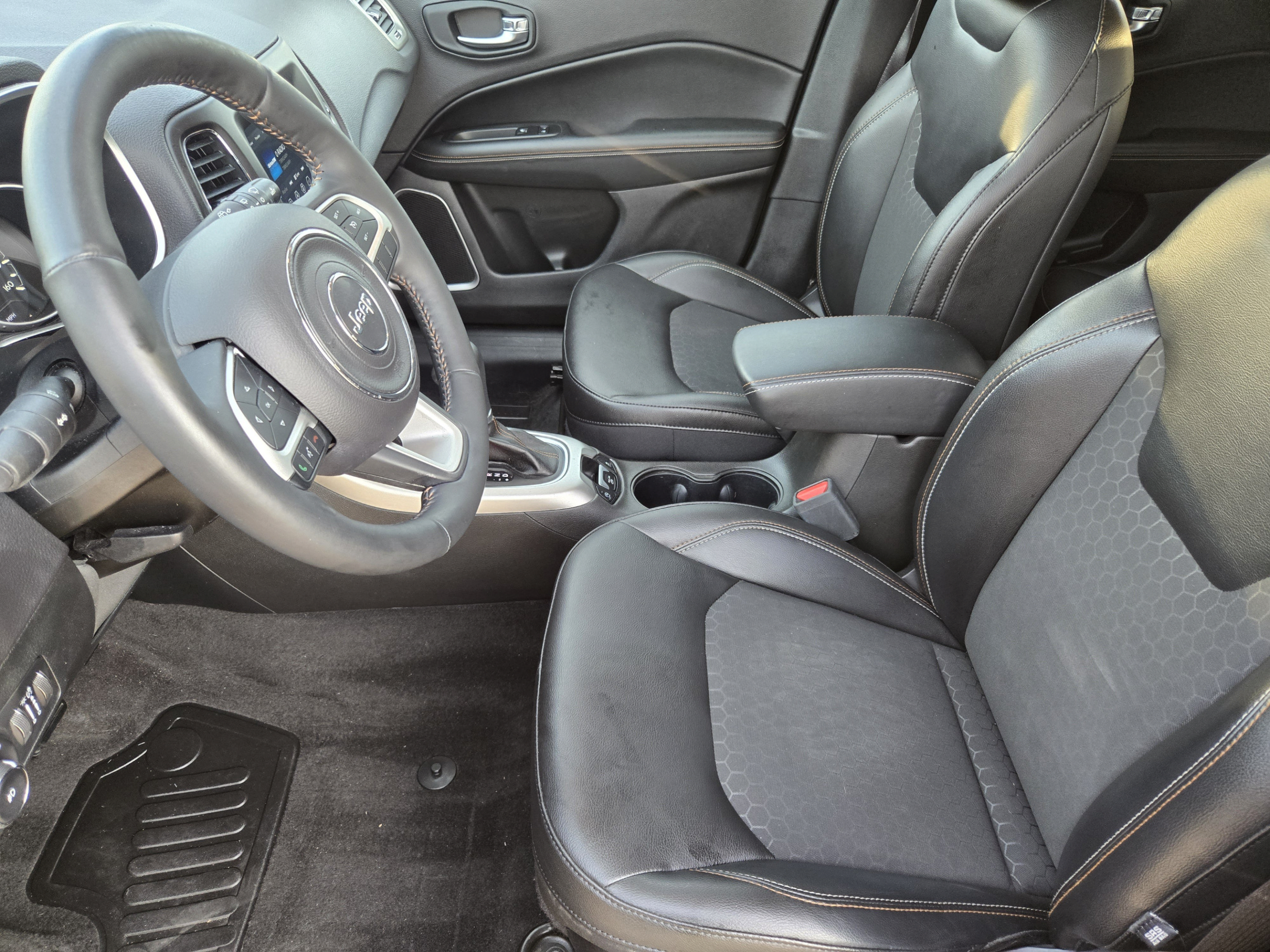 Used 2018 Jeep Compass Latitude FWD image 9