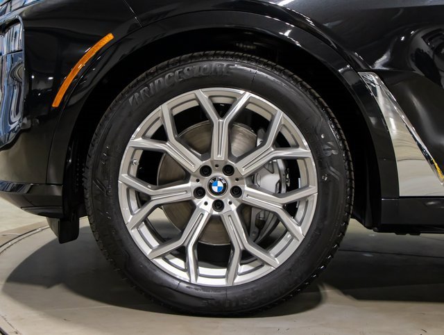 Used 2025 BMW X7 xDrive40i w/ Premium Package image 7