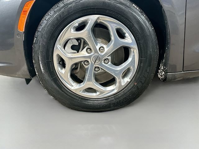 Used 2021 Chrysler Pacifica Limited w/ Premium & Safety Sphere Group image 35