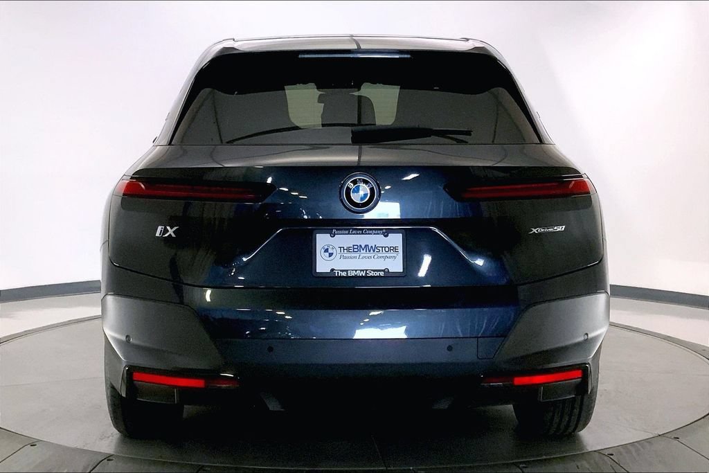 Used 2024 BMW iX xDrive50 AWD/4WD image 3
