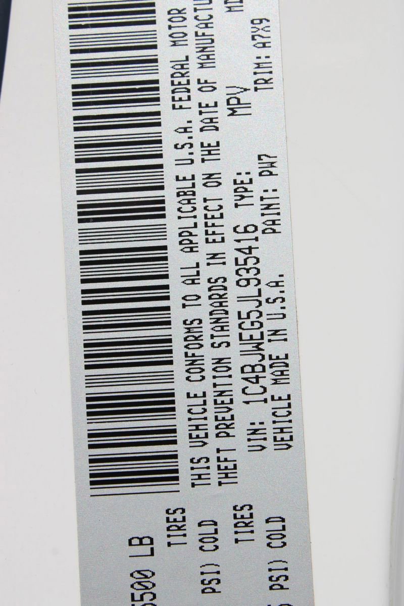 Used 2018 Jeep Wrangler Unlimited Sahara w/ Connectivity Group image 16