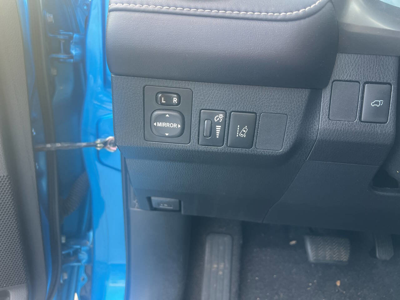 Used 2018 Toyota RAV4 XLE FWD image 25