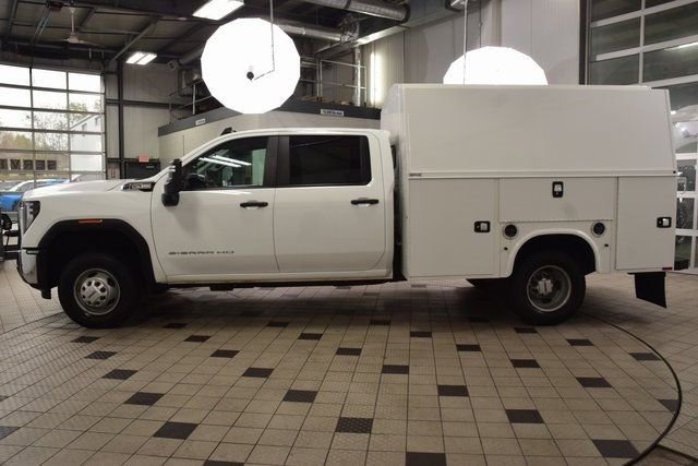 Used 2024 GMC Sierra 3500 Pro w/ Convenience Package image 3