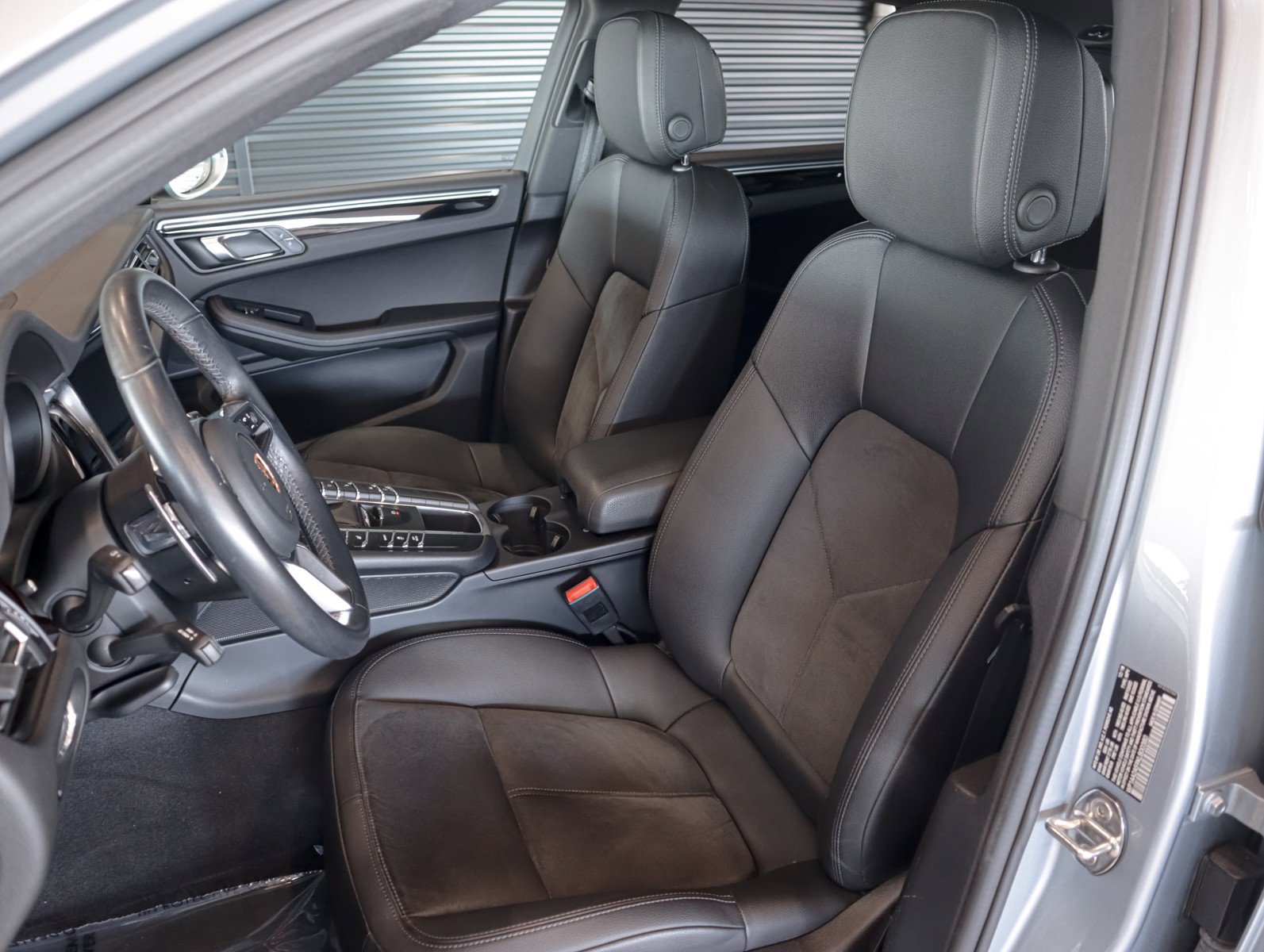 Certified 2019 Porsche Macan image 5