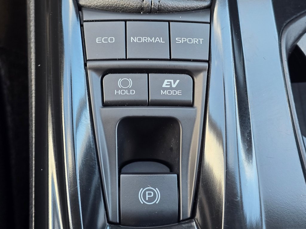 Used 2025 Toyota Camry LE FWD image 40
