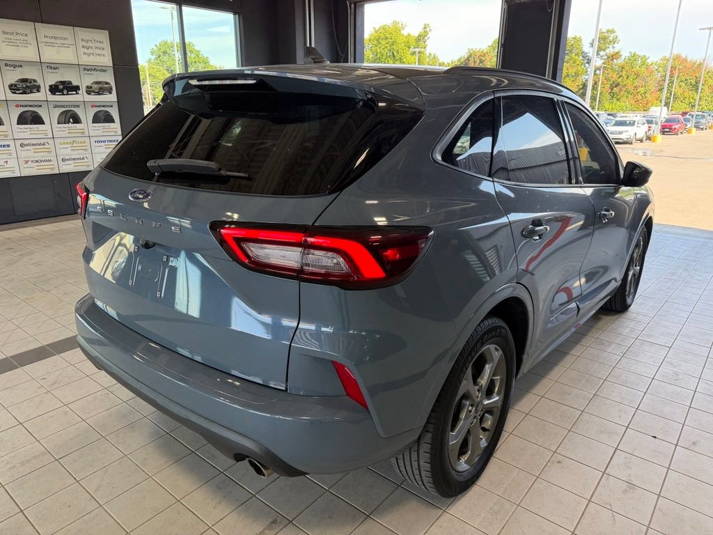 Used 2023 Ford Escape ST-Line FWD image 5