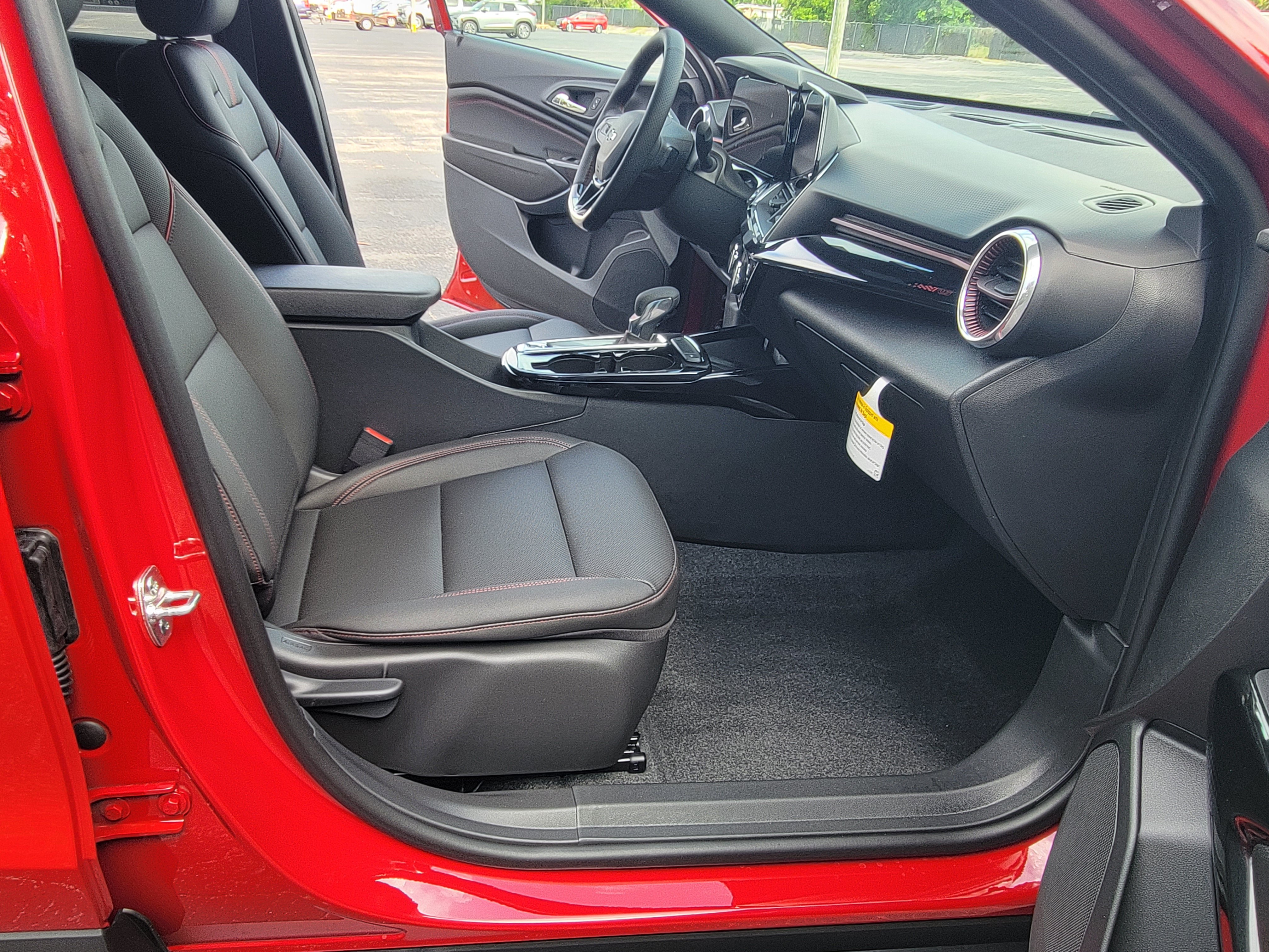 New 2026 Chevrolet Trax RS w/ Sunroof Package FWD image 28