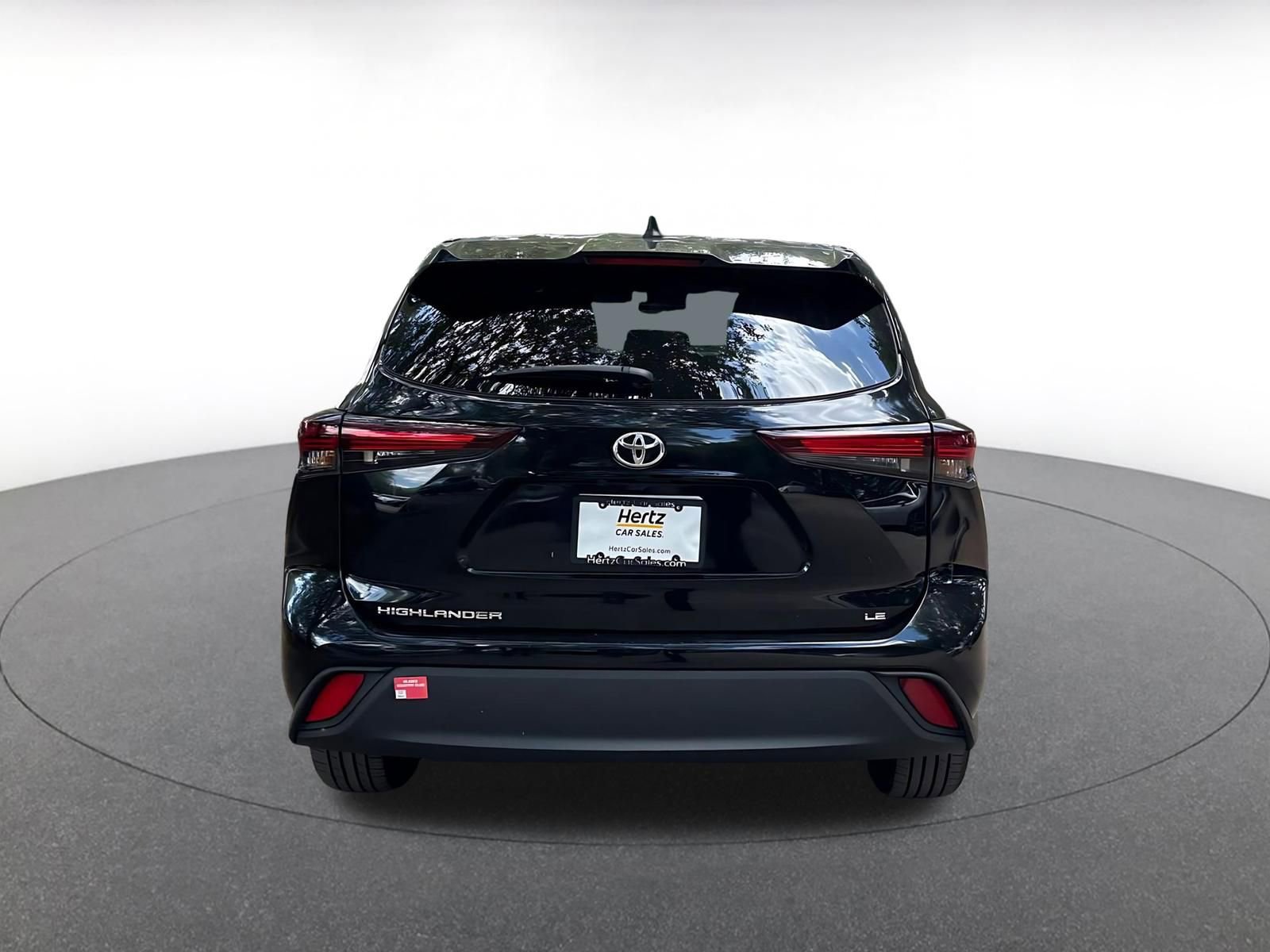 Used 2025 Toyota Highlander LE FWD image 6