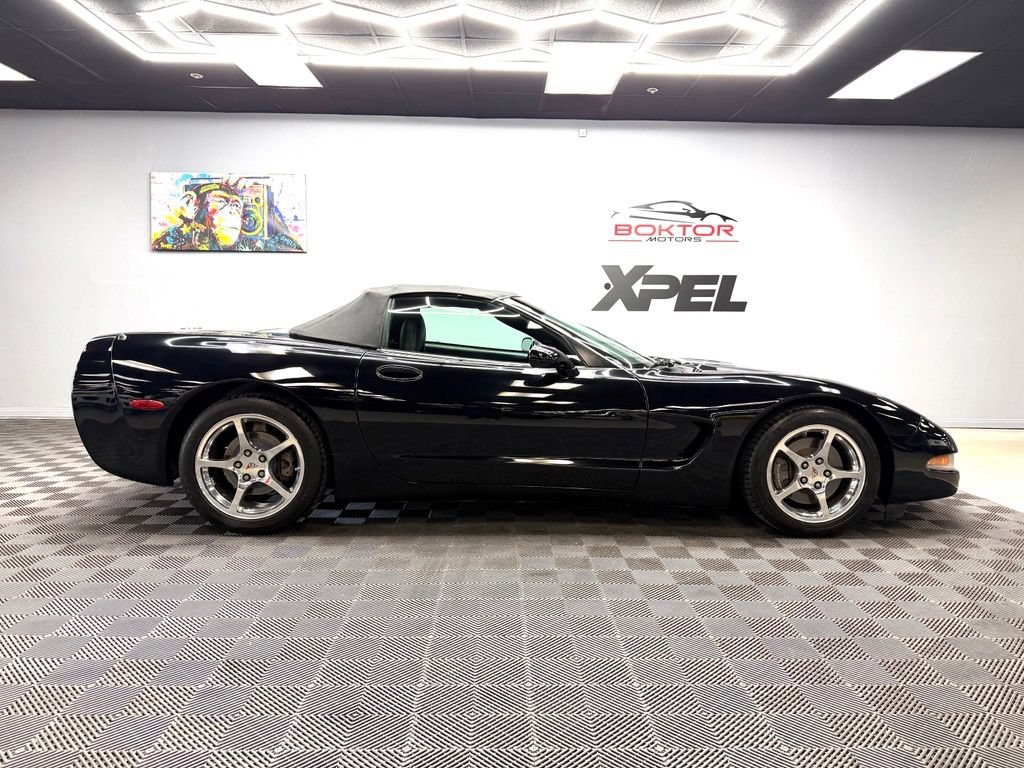 Used 2004 Chevrolet Corvette Convertible w/ Preferred Equipment Group RWD image 17
