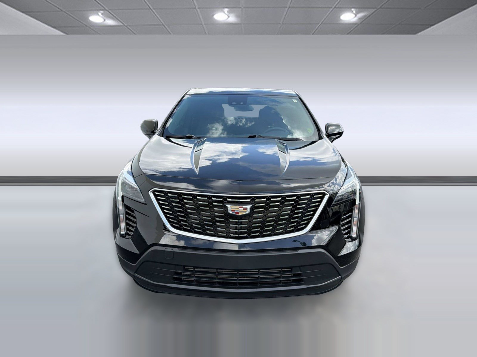 Used 2023 Cadillac XT4 Luxury w/ Cold Weather Package FWD image 5