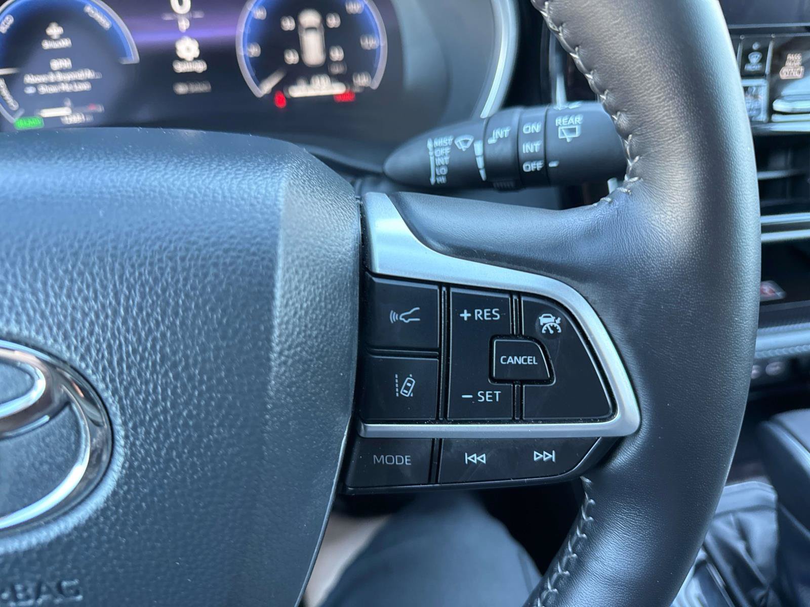 Used 2026 Toyota Highlander Limited AWD/4WD image 27
