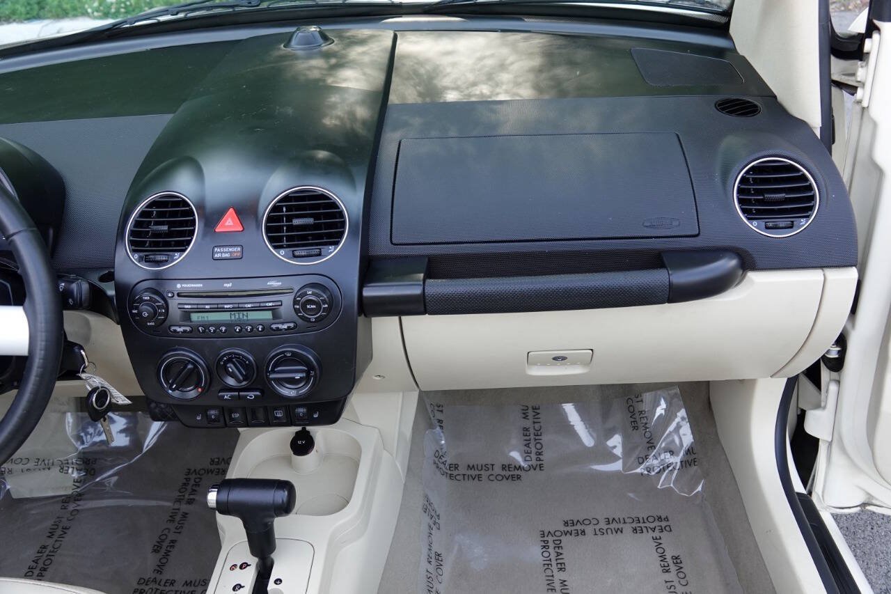 Used 2008 Volkswagen Beetle SE FWD image 66