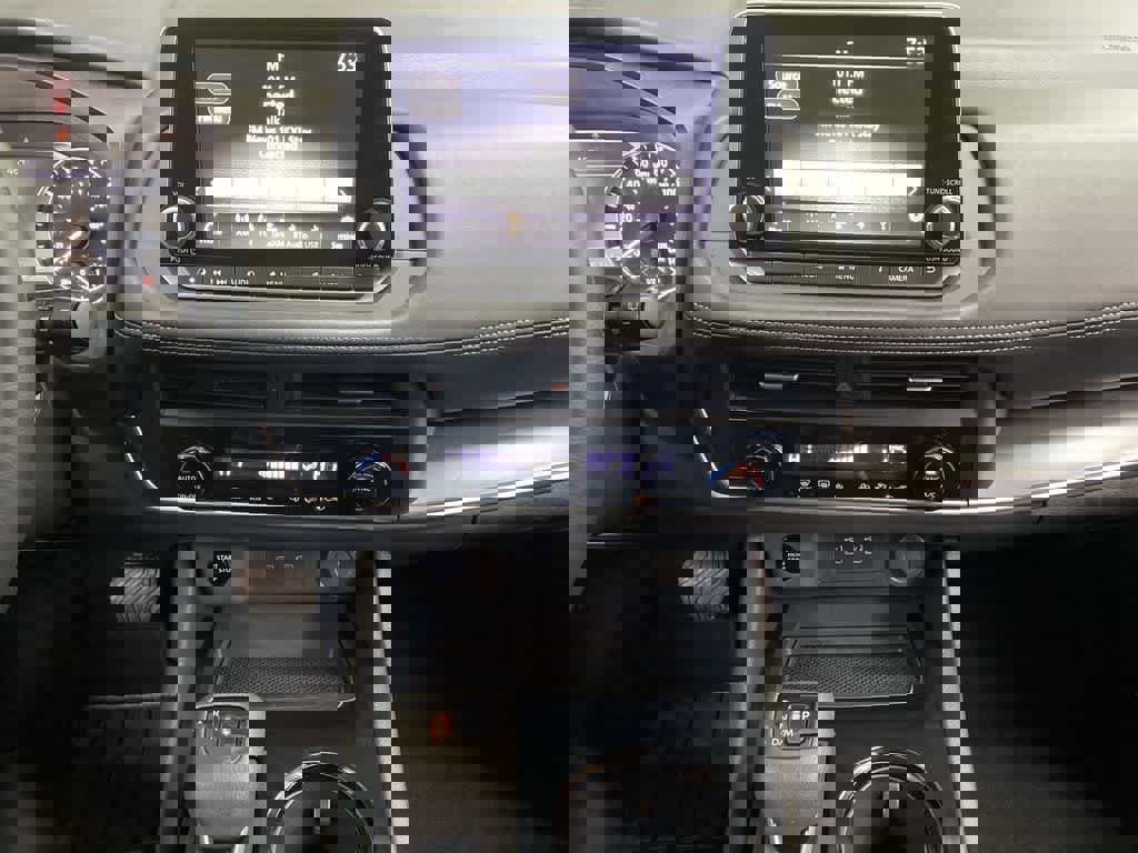 Used 2024 Nissan Rogue SV image 24