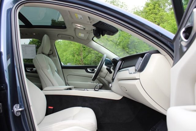Certified 2023 Volvo XC60 B5 Plus w/ Climate Package AWD/4WD image 17