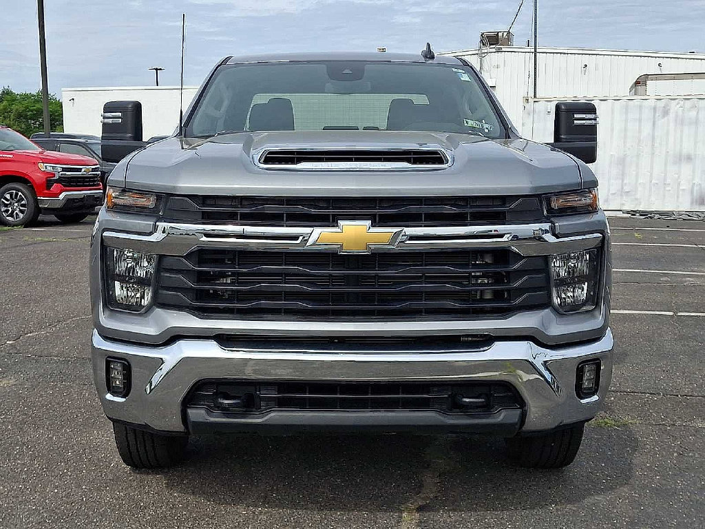 Used 2025 Chevrolet Silverado 2500 LT w/ Convenience Package AWD/4WD image 4