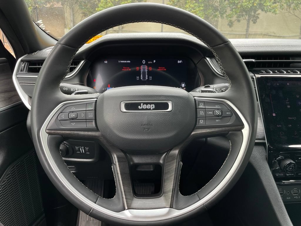 Used 2024 Jeep Grand Cherokee Limited AWD/4WD image 16