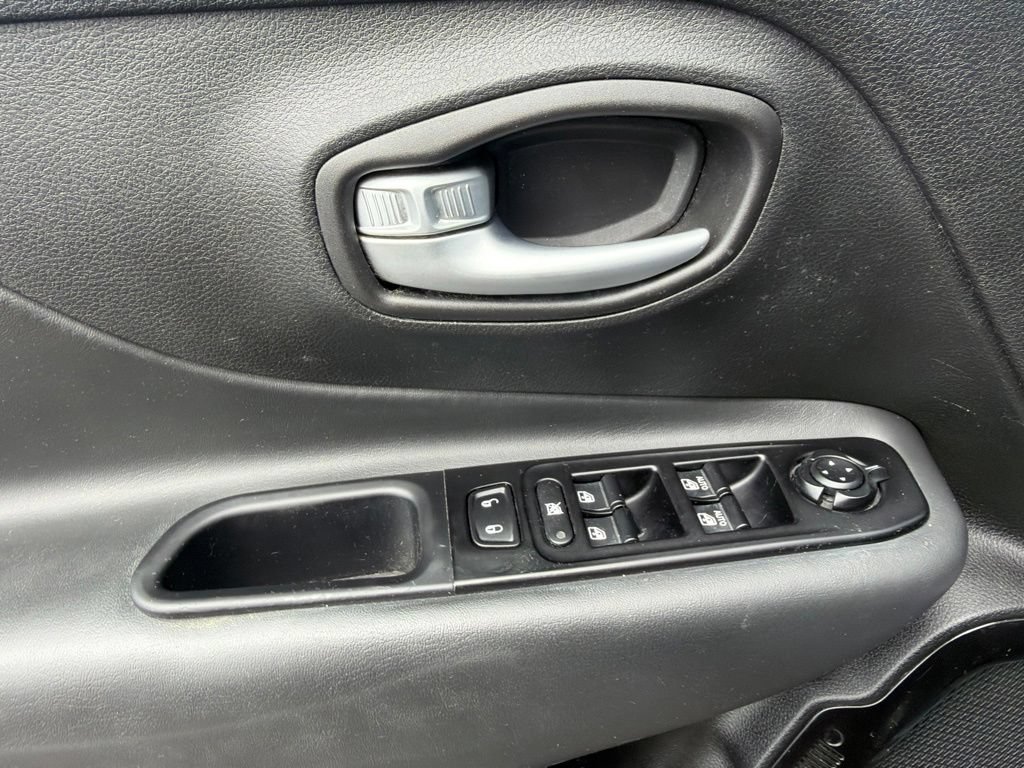 Used 2020 Jeep Renegade Altitude AWD/4WD image 10
