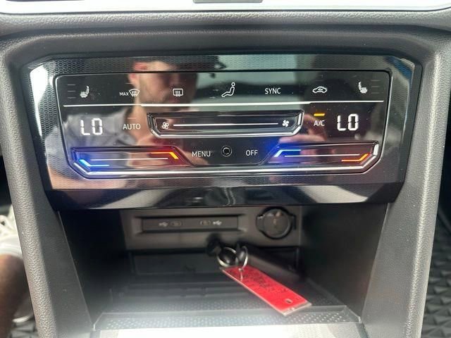 New 2025 Volkswagen Taos SE image 21