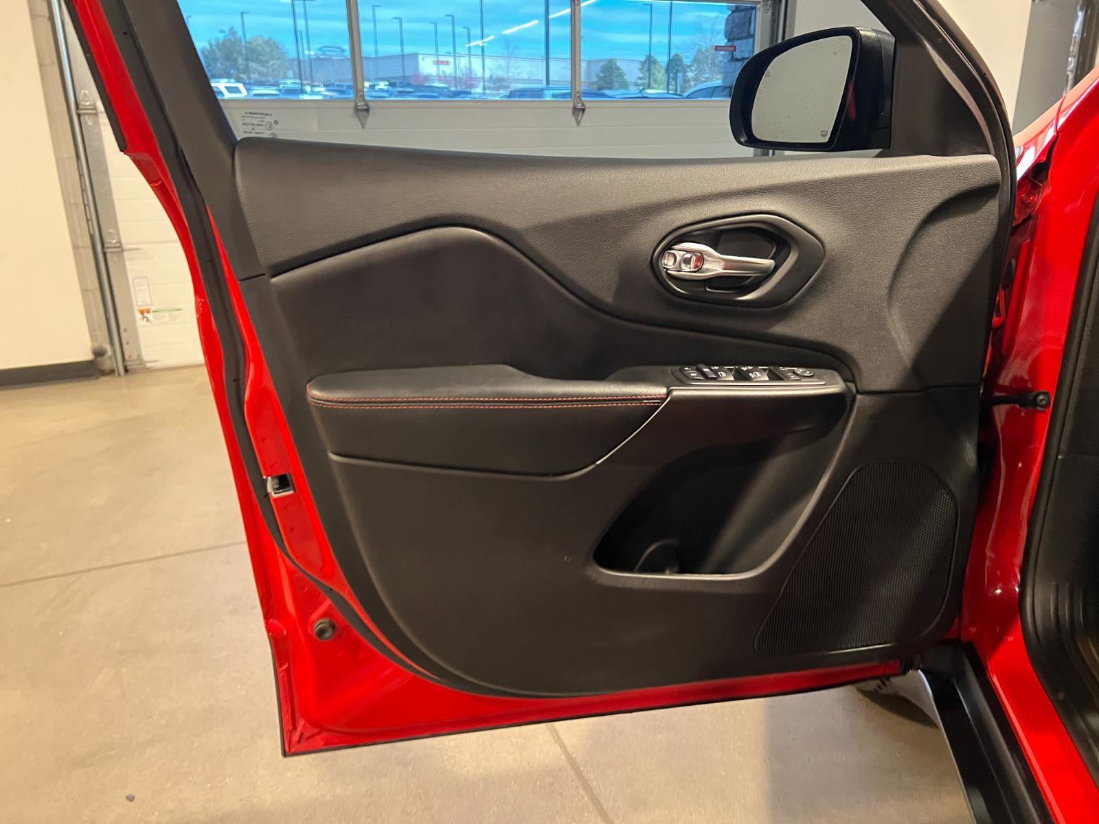 Used 2019 Jeep Cherokee Trailhawk w/ Cold Weather Group image 26