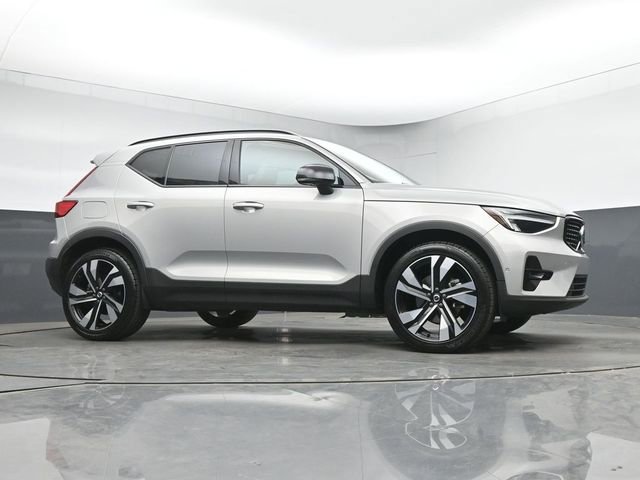 Used 2023 Volvo XC40 B5 Plus w/ Protection Package Premier AWD/4WD image 33