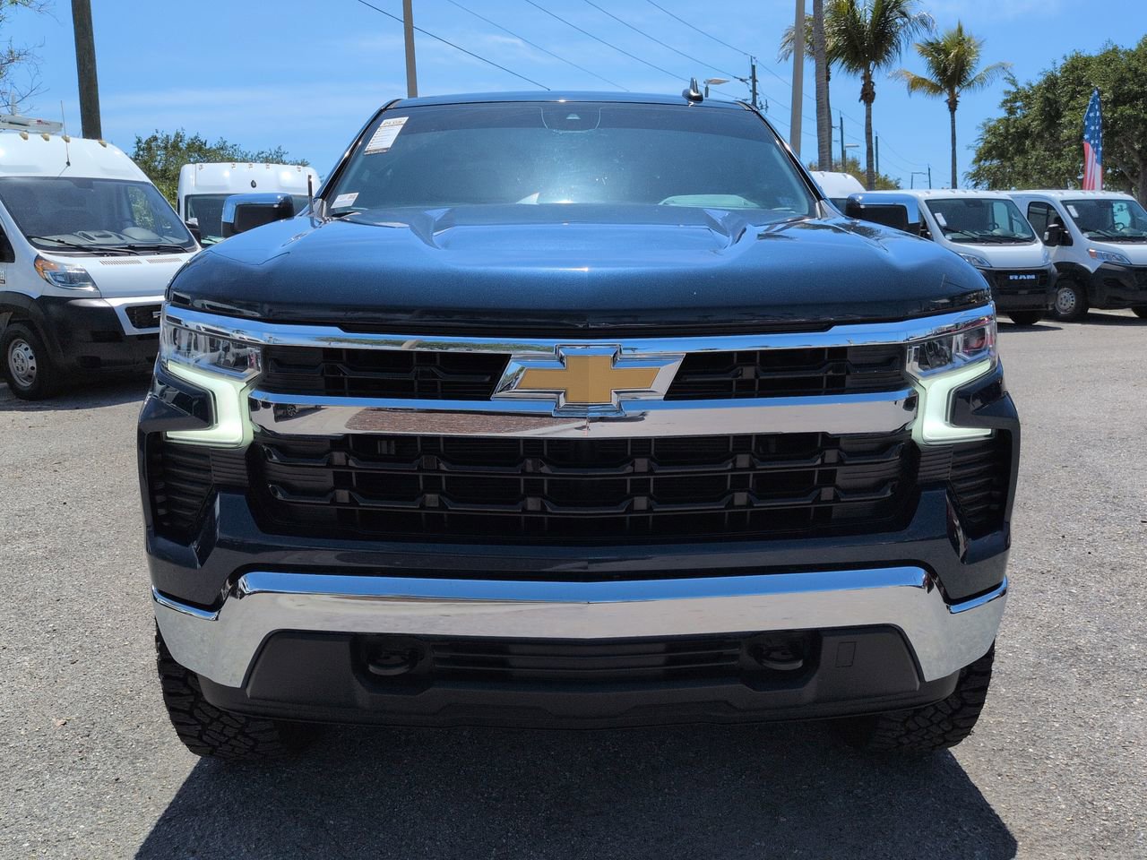 Used 2022 Chevrolet Silverado 1500 LT AWD/4WD image 3