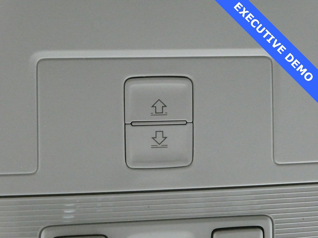 Certified 2025 Volkswagen Taos SE image 22