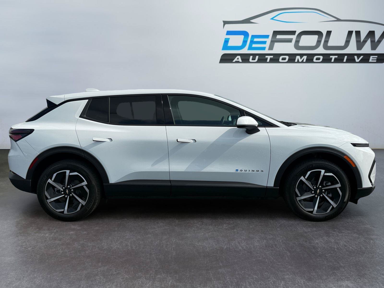 Used 2026 Chevrolet Equinox EV LT FWD image 2