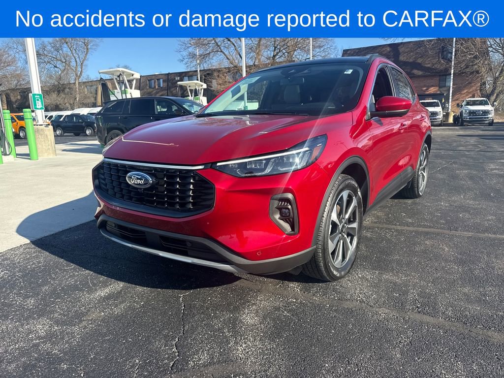Used 2024 Ford Escape Platinum image 2