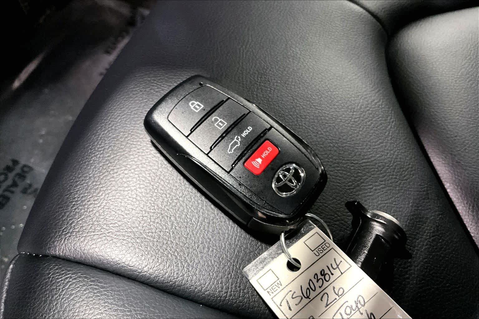 Used 2026 Toyota Highlander XLE AWD/4WD image 15