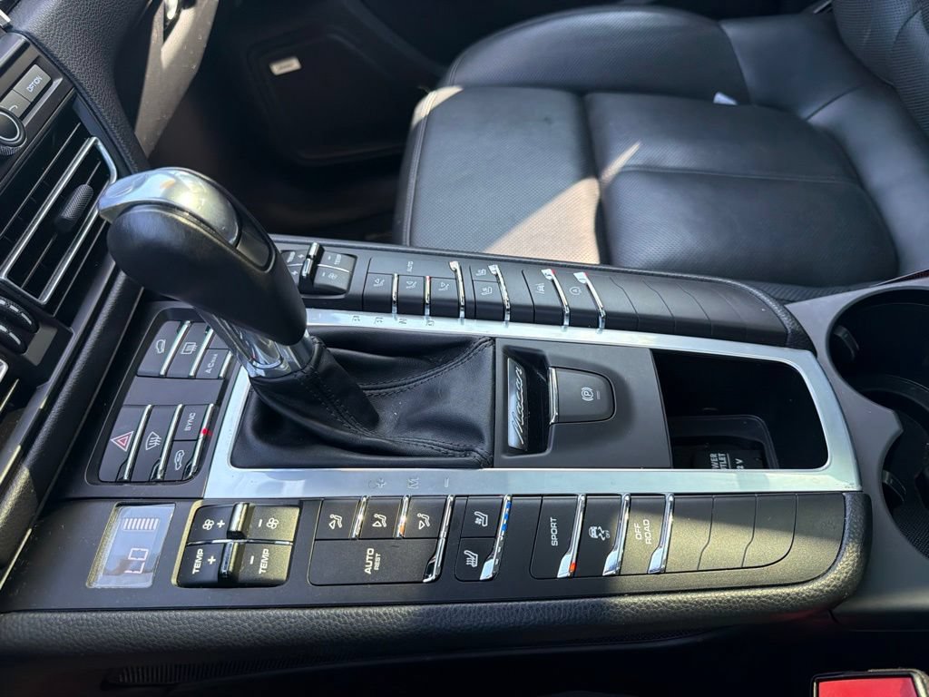 Used 2020 Porsche Macan AWD/4WD image 32