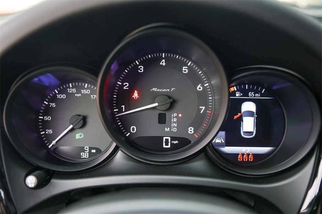 Certified 2025 Porsche Macan Turbo image 12