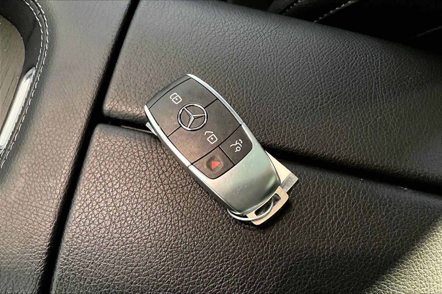 Used 2024 Mercedes-Benz GLS 450 4MATIC image 15