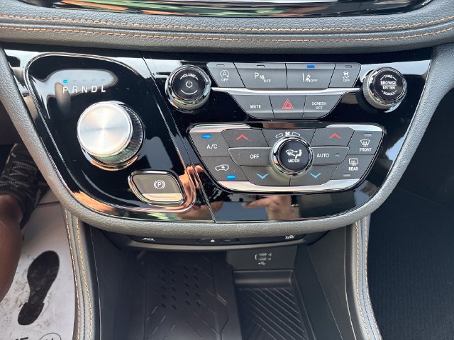 New 2027 Chrysler Pacifica Pinnacle w/ Theater Group AWD/4WD image 19