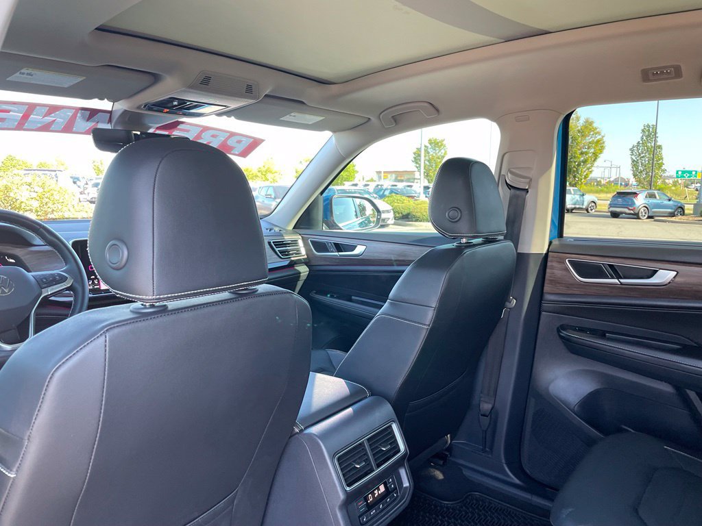 Used 2025 Volkswagen Atlas SEL AWD/4WD image 28