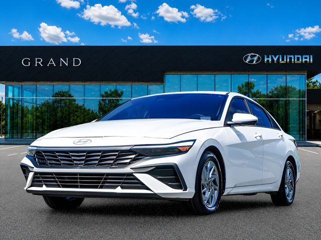 Used 2024 Hyundai Elantra Blue FWD image 2