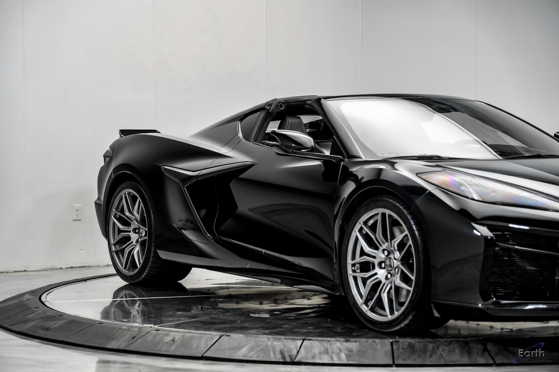 Used 2024 Chevrolet Corvette Z06 RWD image 35