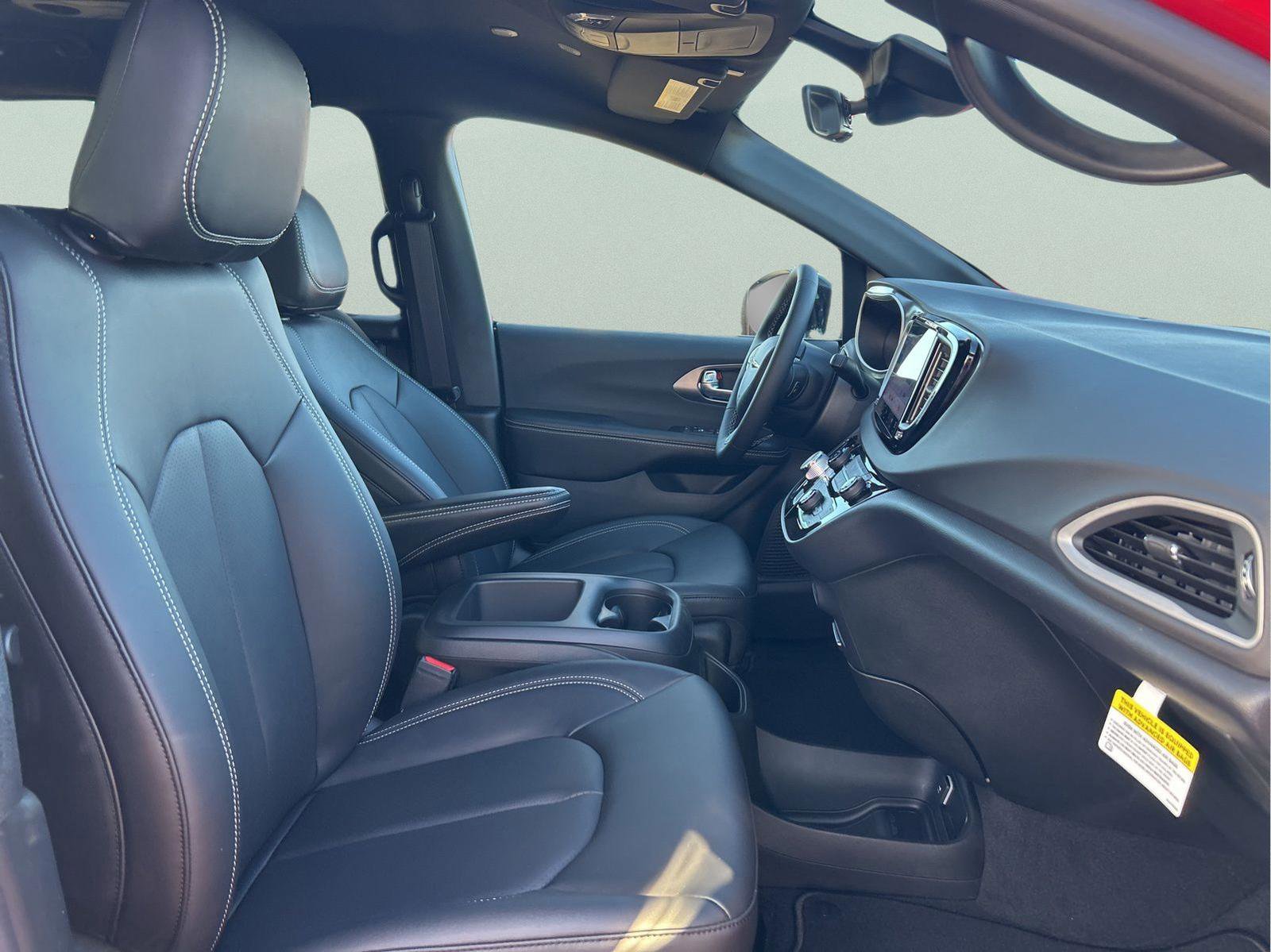 New 2026 Chrysler Voyager LX image 27