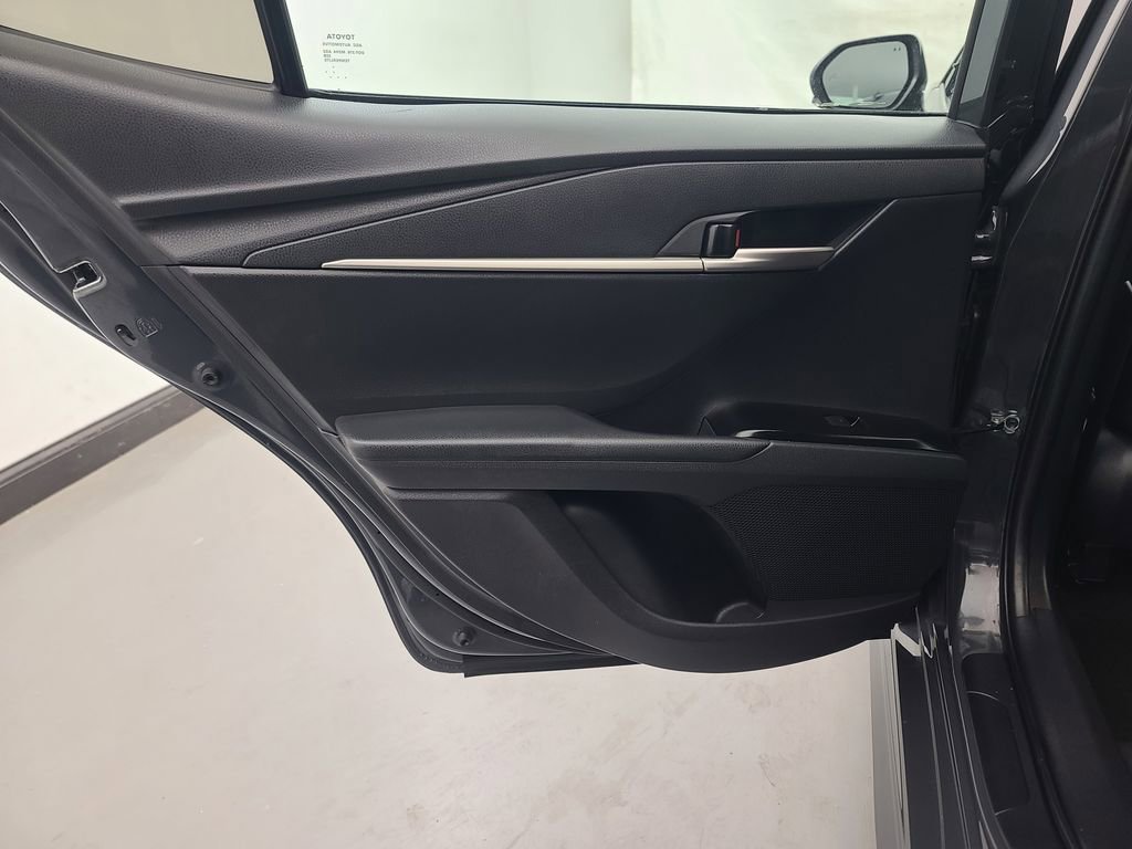 Used 2025 Toyota Camry SE image 19