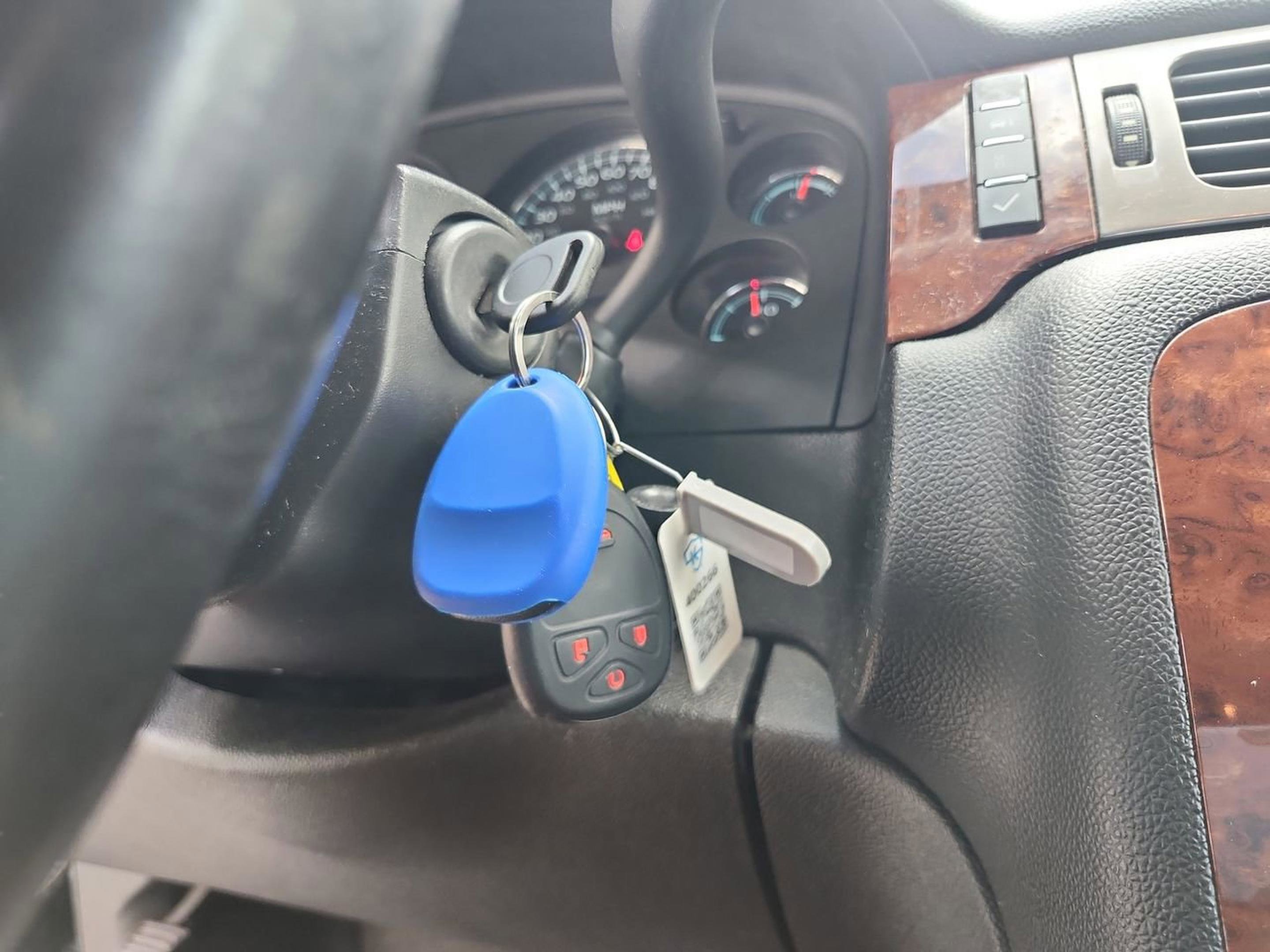 Used 2013 Chevrolet Avalanche LTZ image 29