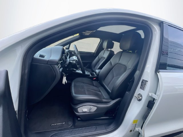Certified 2020 Porsche Macan AWD/4WD image 5