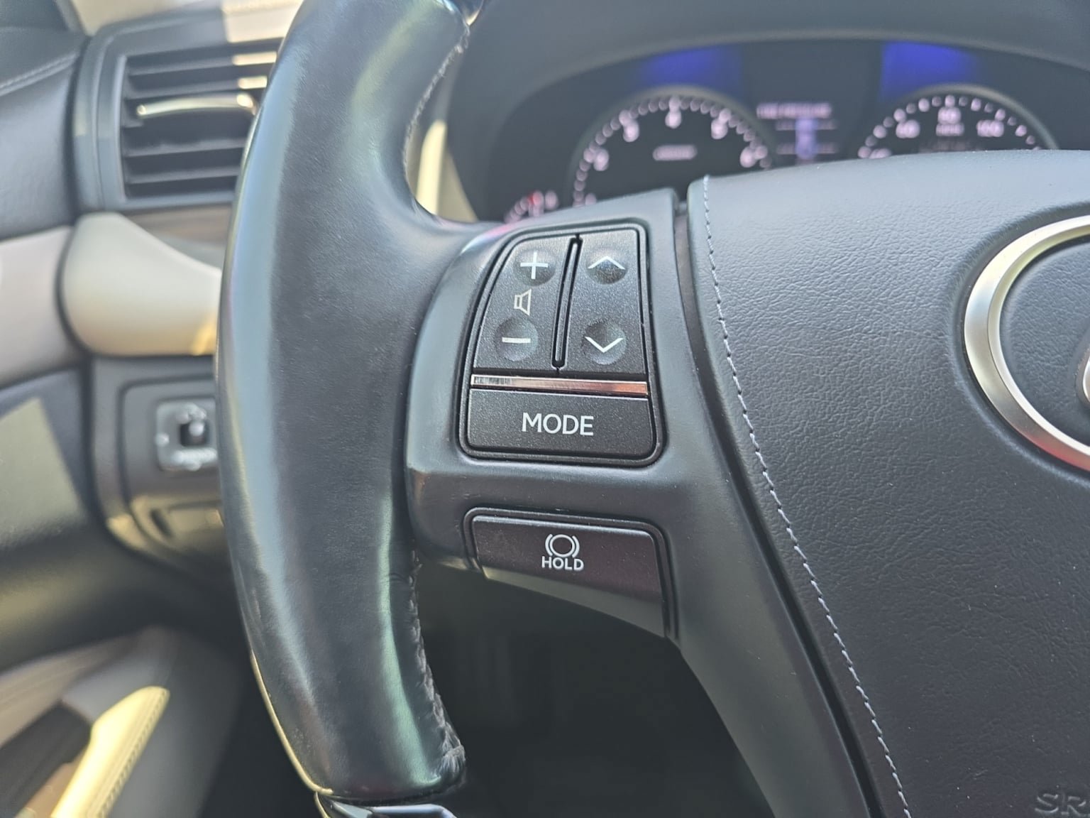 Used 2014 Lexus LS 460 w/ Comfort Package RWD image 22