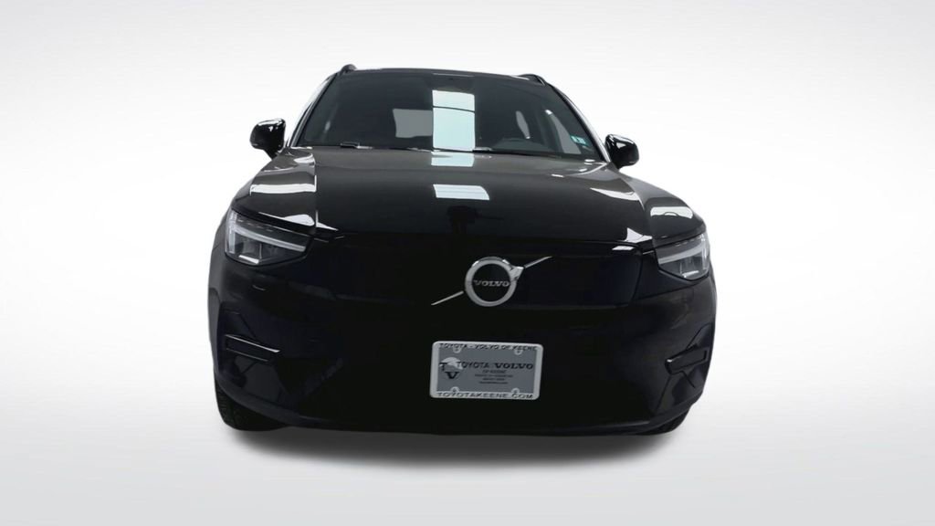Used 2023 Volvo XC40 Recharge Core image 3
