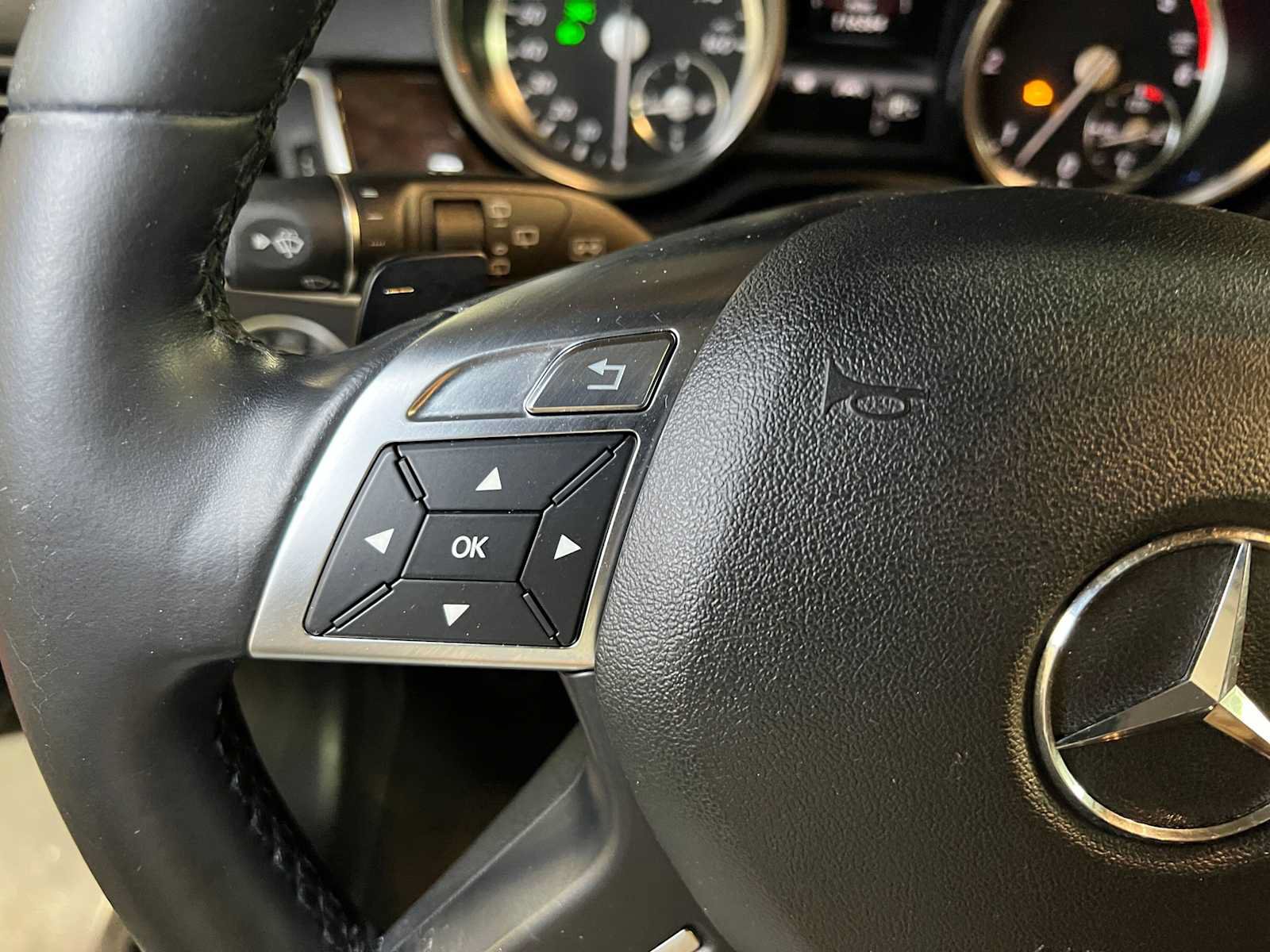 Used 2013 Mercedes-Benz ML 350 BlueTEC 4MATIC image 28
