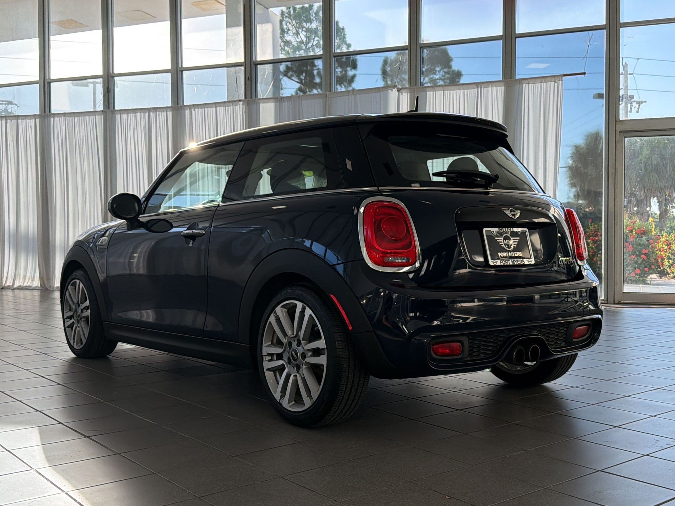 Used 2017 MINI Cooper S FWD image 3