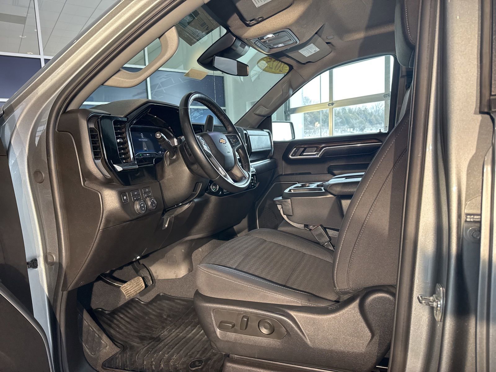 Used 2025 Chevrolet Silverado 1500 LT image 23