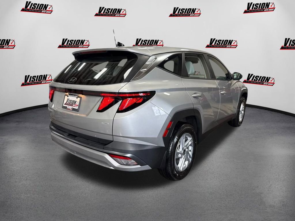 Certified 2025 Hyundai Tucson SE image 5