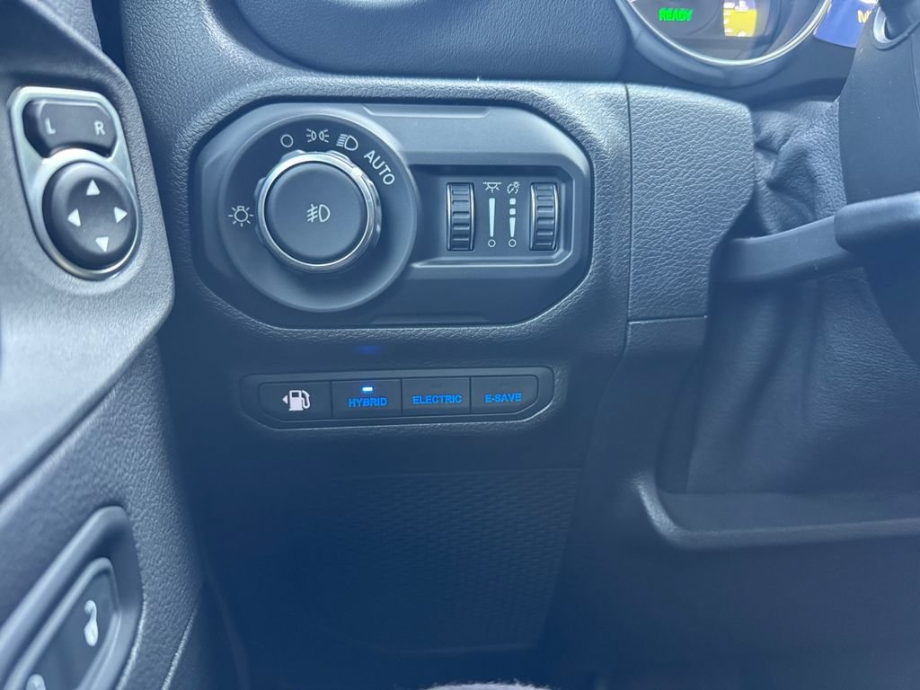 Used 2021 Jeep Wrangler Unlimited Rubicon 4xe w/ Cold Weather Group AWD/4WD image 29