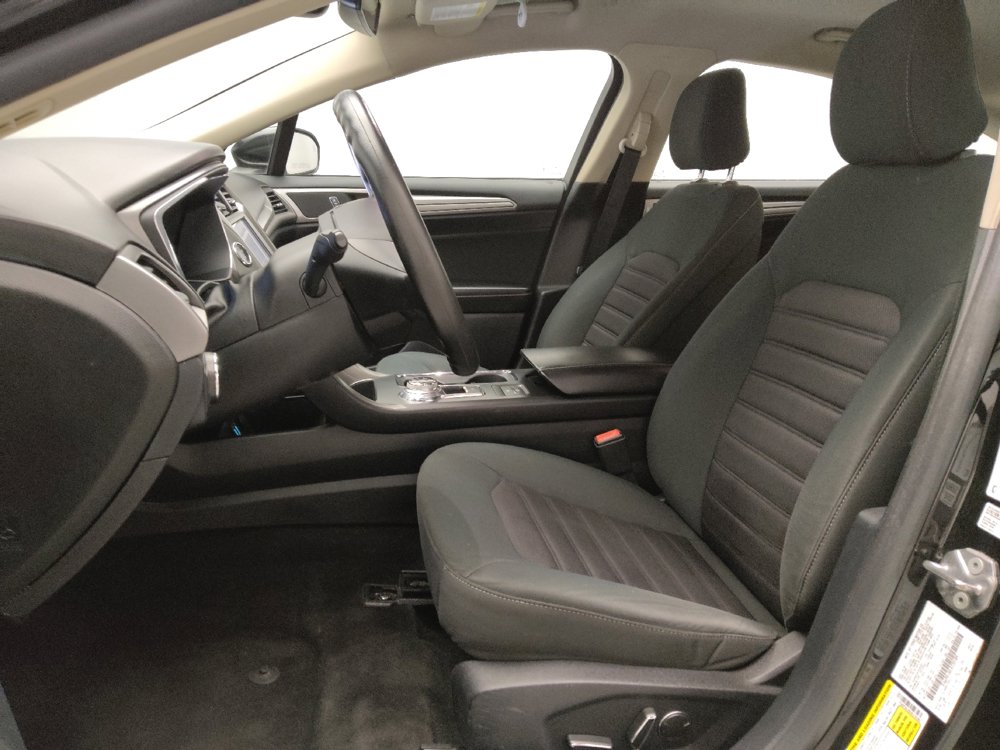 Used 2020 Ford Fusion SE image 17