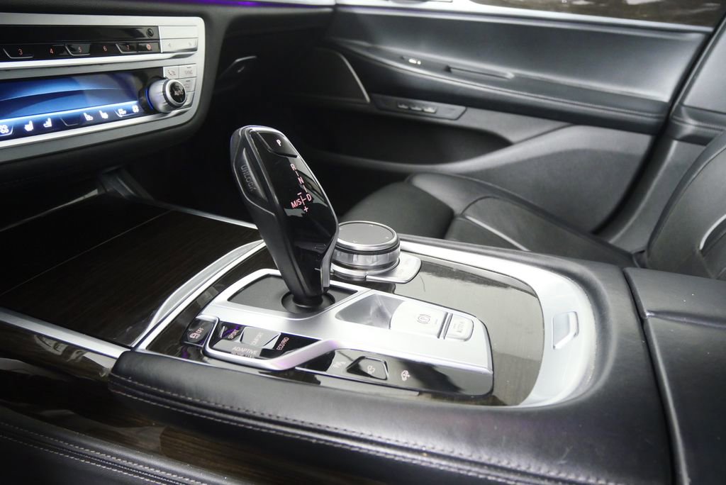 Used 2022 BMW 740i w/ Premium Package RWD image 24